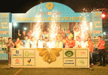 Dcar Miền Trung vô địch Giải bóng đá tranh Cup La Belle Vie Hotel năm 2020 sau loạt sút luân lưu cân não với My's Flower.