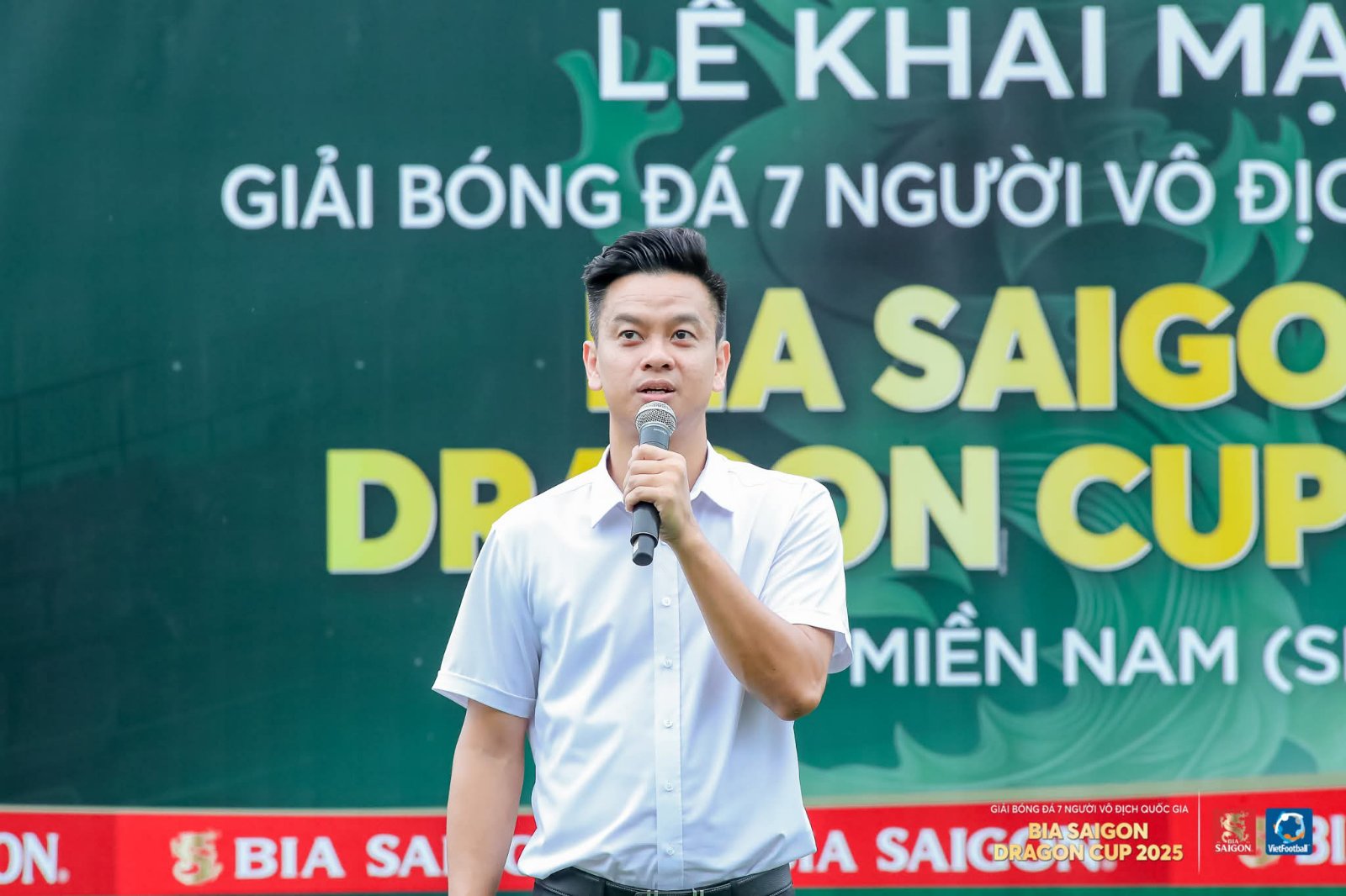 Ông Phạm Ngọc Tuấn phát biểu khai mạc giải bóng đá 7 người Vô địch Quốc gia Bia Saigon Dragon Cup 2025 - Khu vực miền Nam