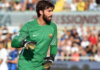 Liverpool mua thủ môn Alisson Becker với giá kỷ lục